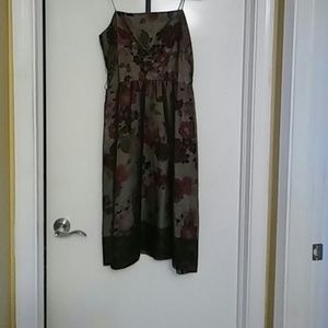 100% Silk Floral Dress Picture does NOT do it jus!